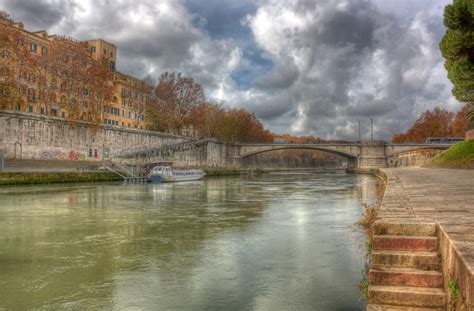 Fiume Tevere | HDR creme