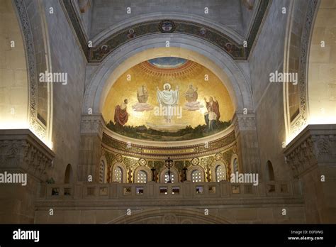 El Interior De La Iglesia De La Transfiguraci N El Monte Tabor Israel