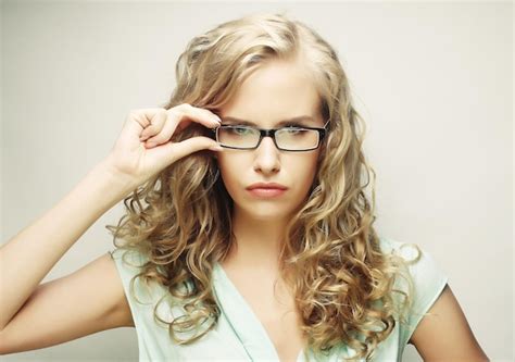 Images De Fille Blonde Lunettes T L Chargement Gratuit Sur Freepik