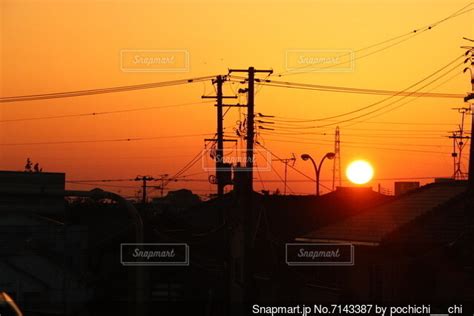 街中に沈む太陽の写真・画像素材 7143387 Snapmart（スナップマート）