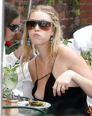 Downblouse Oops No Bra Nipples Clevage Porn Pictures XXX Photos Sex Images PICTOA