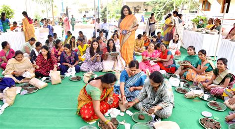 Eco Divas Create Eco Friendly Diyas From Cow Dung