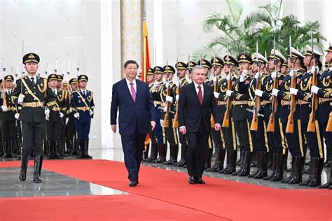 Xi Jinping S Entretient Avec Son Homologue Ouzbek Levant Les