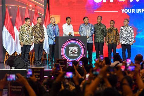 Buka Pameran IIMS 2024 Jokowi Tekankan Mobil Listrik Masa Depan