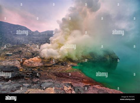 Kawah Ijen Hi Res Stock Photography And Images Alamy