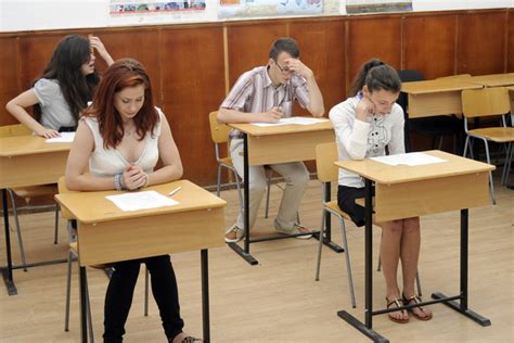 Elev Dat Afara Din Examen In Ultima Zi De Bacalaureat De Toamna La