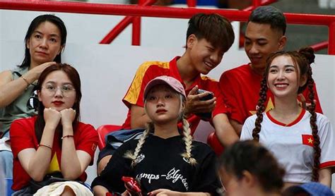 Chiêm ngưỡng nhan sắc mỹ miều của hot girl tik tok tiếp lửa cho U22 Việt Nam Tinmoi