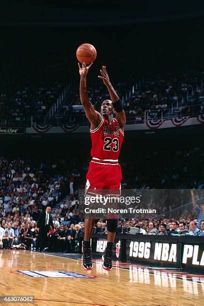 Michael Jordan Shooting Photos and Premium High Res Pictures - Getty Images