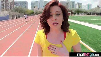 Caliente chica real golpeó duro estilo en la cinta de la película XVIDEOS