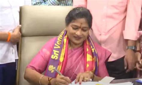 Vangalapudi Anitha Assumes Office As Ap Home Minister