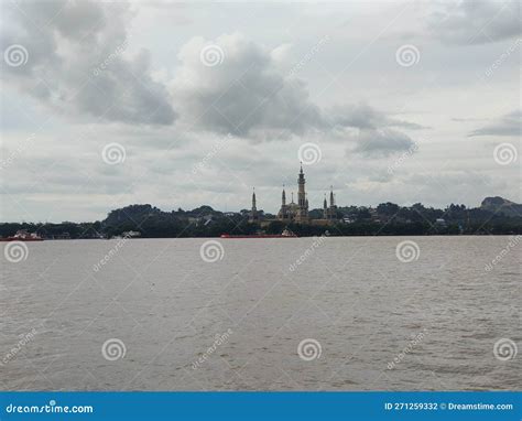 Sungai Mahakam stock photo. Image of sungai, samarinda - 271259332