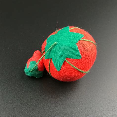 1pc Cute Tomato Model Needle Pin Cushions Hanging Ball Pin Holder Craft