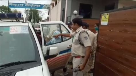 madhya police busted sex racket in bhopal arrested boys and girls भपल क हटल म ठहर