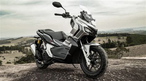 Linha 2023 da Honda ADV ganha nova opção de cor prata