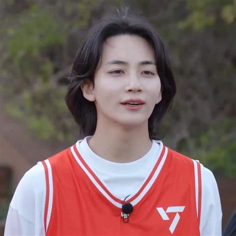 Pin by 세븐틴 on 𝓗𝓪𝓷𝓷𝓲𝓮 Jeonghan Seventeen My girl