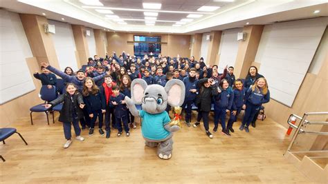 Estudantes Recebem O Sr Elefante Da Plataforma Elefante Letrado