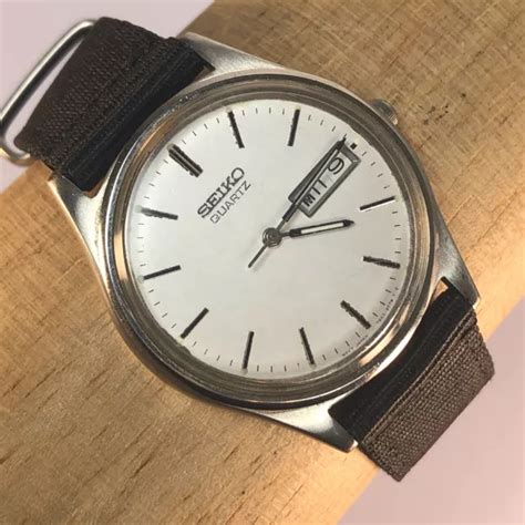 Vintage Seiko Quartz Mens Day Date Analog Silver Tone Nylon Band N