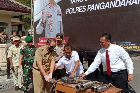 Gelar Apel Pasukan Di Pangandaran Ribuan Botol Miras Petasan Dan