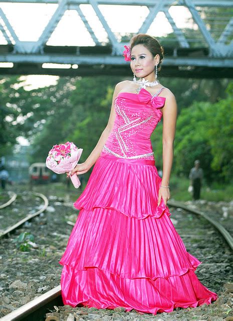 Photo Model Model Moe Htet Wint In Pink Wedding Dress