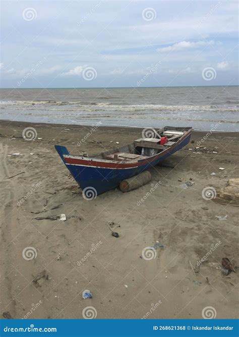 Small wooden boat stock photo. Image of wooden, boat - 268621368