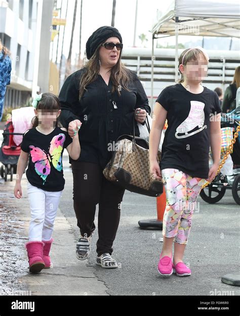 Carnie Wilson takes her daughters, Lola and Luciana, to the petting zoo ...