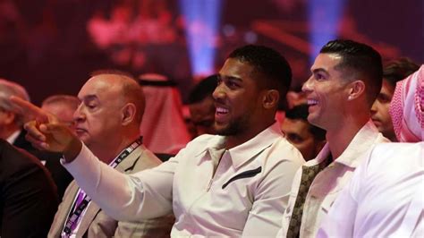 Cristiano Ronaldo Ao Lado De Anthony Joshua Antes Do Combate Do Ano Em