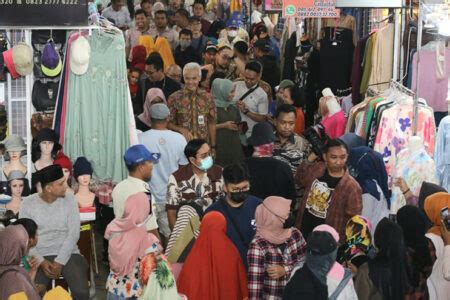 Datang Ke Pasar Johar Ganjar Tinjau Harga Kebutuhan Pokok Hingga