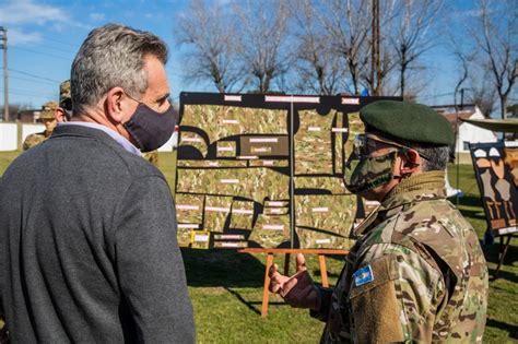 Desarrollo Defensa Y Tecnologia Belica El Ministro De Defensa Junto