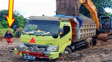 Amblas Terpuruk Dump Truk Terperosok Sebelum Jomplang Youtube