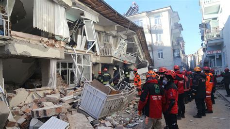 Al Menos 29 Muertos Y Más De Mil Heridos Por Un Terremoto En El Sureste