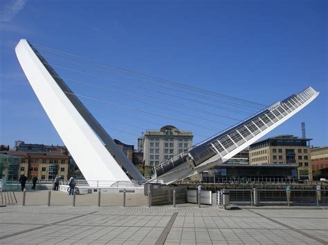 Gateshead Millennium Bridge: World’s Only Tilting Bridge | Amusing Planet