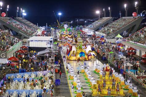 Desfile Carnaval De Manaus Mesmo Chuva Escolas De Samba Do