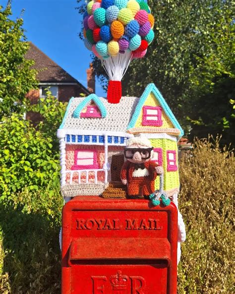 Disney fan creates miniature crocheted version of infamous balloon house in Up