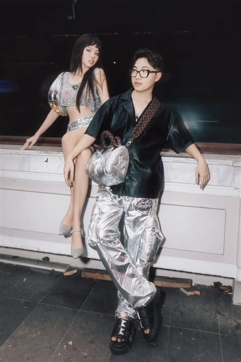 Chuyện tình chàng trai nghĩ mình màu tím bỗng yêu hot girl kém 10 tuổi