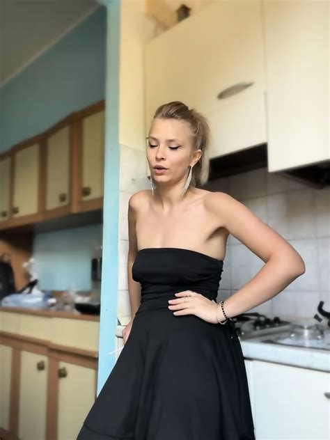 Sexy Blonde Annie 2024 05 17 111431