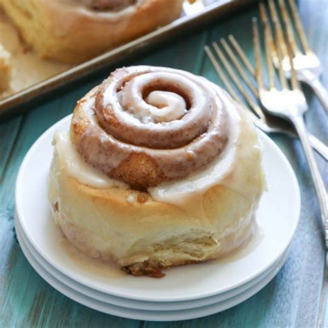 Giant Fluffy Cinnamon Rolls With A Sweet Maple Glaze Sweet Roll