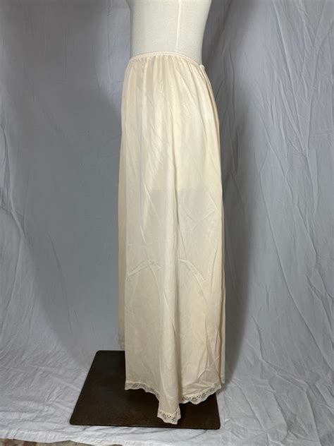 Vintage S Era Lingerie Peach Half Slip In Midi Le Gem