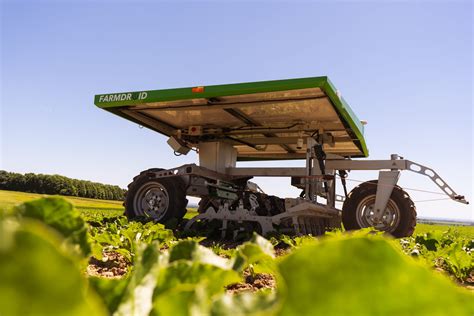 Marie Hoffmann Test Farmdroid Robot Op Haar Boerderij