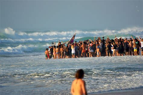 Carissa Moore Et Gabriel Medina Remportent Le Roxy Quiksilver Pro