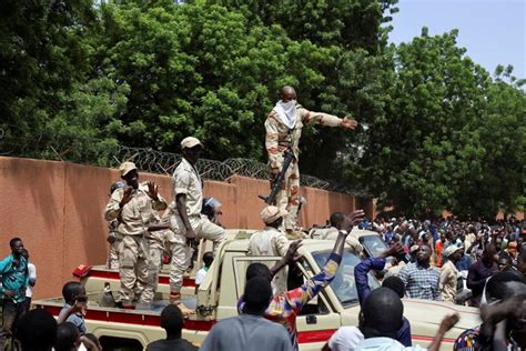 France Evacuates Citizens From Niger After Neighbours Warn Of War