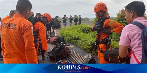 Evakuasi Penumpang Helikopter Rombongan Kapolda Jambi Dari Jalur Udara