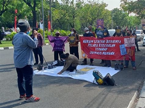 Aksi Solidaritas AJI Jakarta Dengan LBH Pers Menuntut Keadilan Jurnalis