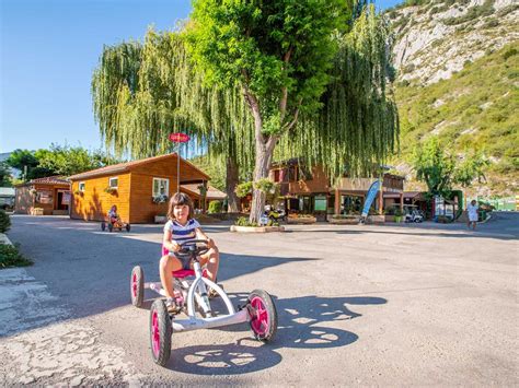 Zwembad en waterpark het zwemgedeelte op de camping Le Pré Lombard