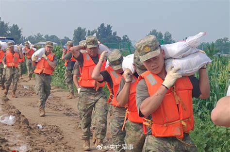 部队官兵和民兵连续奋战抗洪抢险一线 大陆军事 华夏经纬网