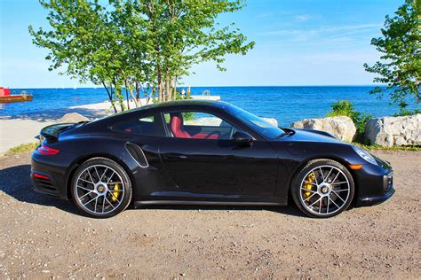 2017 Porsche 911 Turbo S - Autos.ca