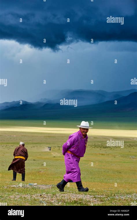 Mongolia, Uvs province, western Mongolia, nomads in the steppe Stock ...