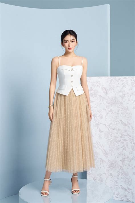 Averie Tulle Pleated Midi Skirt In Nude Chello