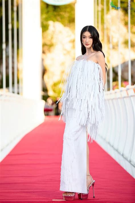 Lên cầu kính ở Mộc Châu diễn bikini thi hoa hậu