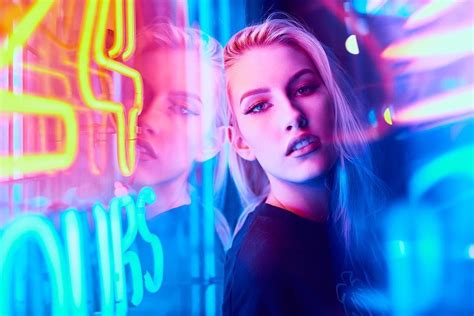 How to Take Neon Photography? Tips for Beginners