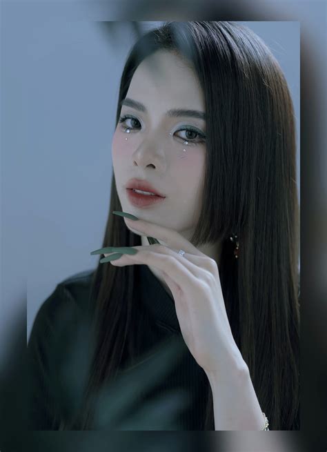 Hot girl Thanh Thúy chào tuổi mới bằng bộ ảnh phong cách lạ luôn khát khao cống hiến cho tuyển